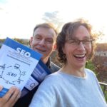 Warren Laine-Naida und Bettina Heuser mit die SEO Lernbücher auf Englisch und Deutsch
